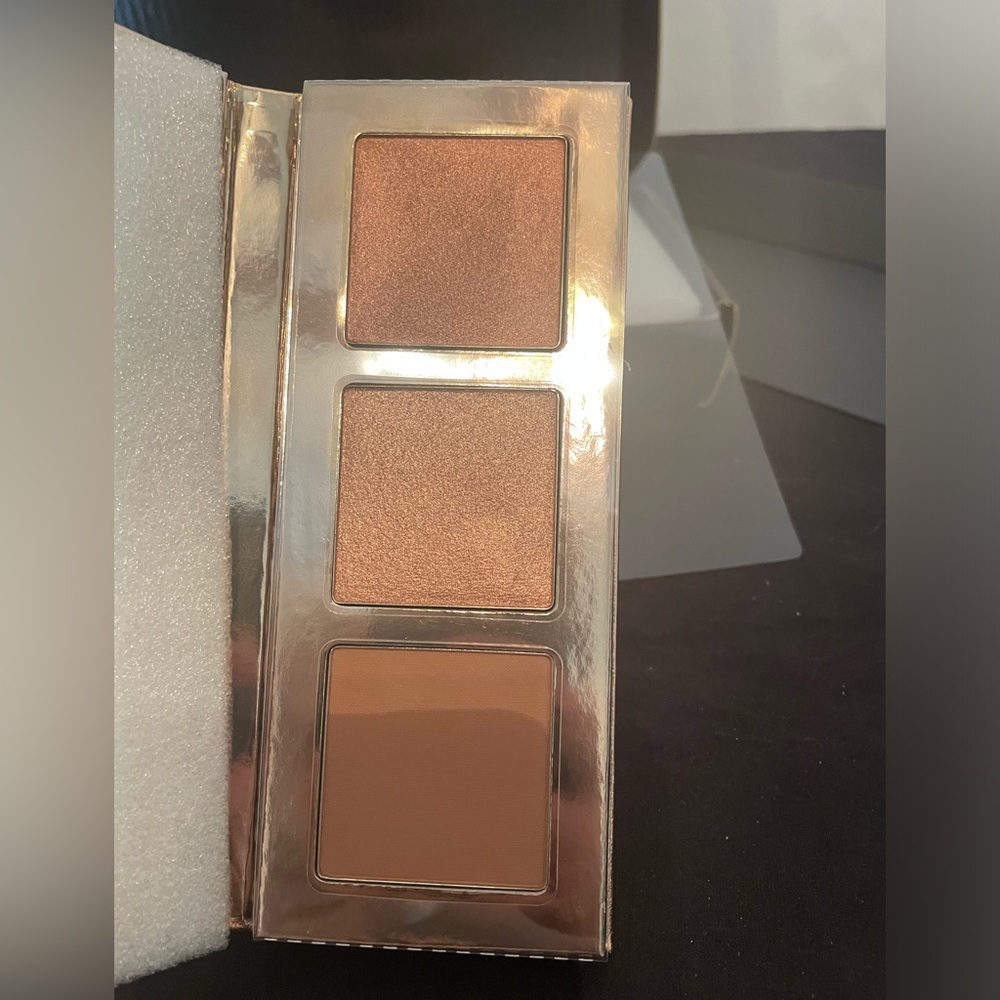 Adept Aiyana Discontinued NIB Contour & Highlighter Palette